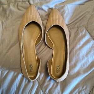 Tan pointed flats